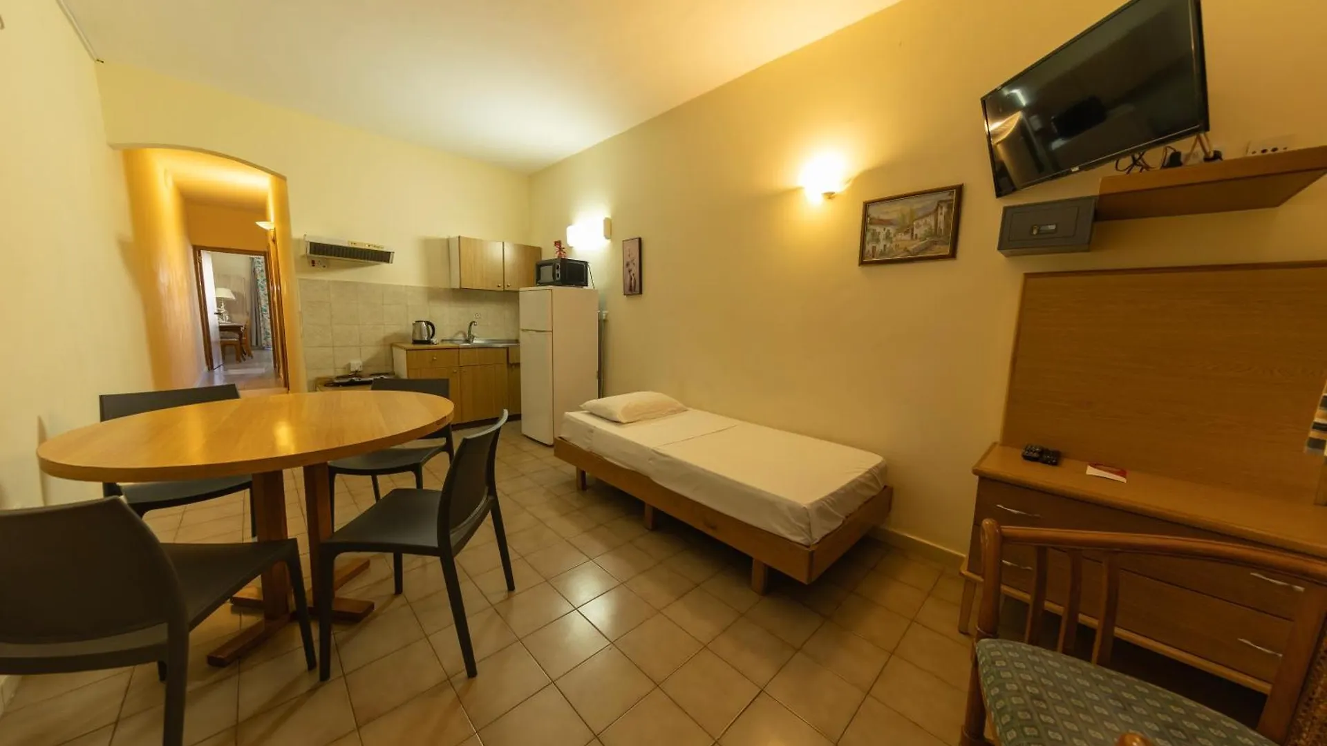 Qawra Point Holiday Complex 3*,  Malta