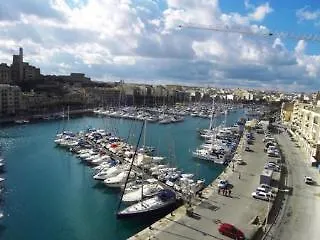 Апарт-отель Qawra Point Holiday Complex